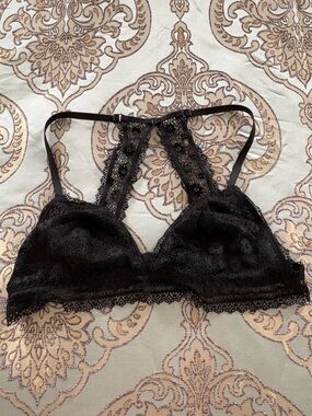 Victoria's Secret Black Lace Bralette Large NWOT